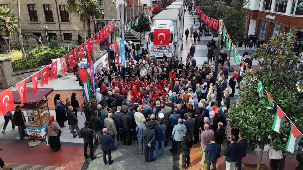 Kardeşlik Tırları Trabzon’dan Gazze’ye Yolculuğa Çıktı