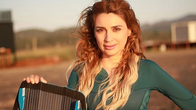 Bilge Öztürk Yeni İmajıyla Dikkat Çekti